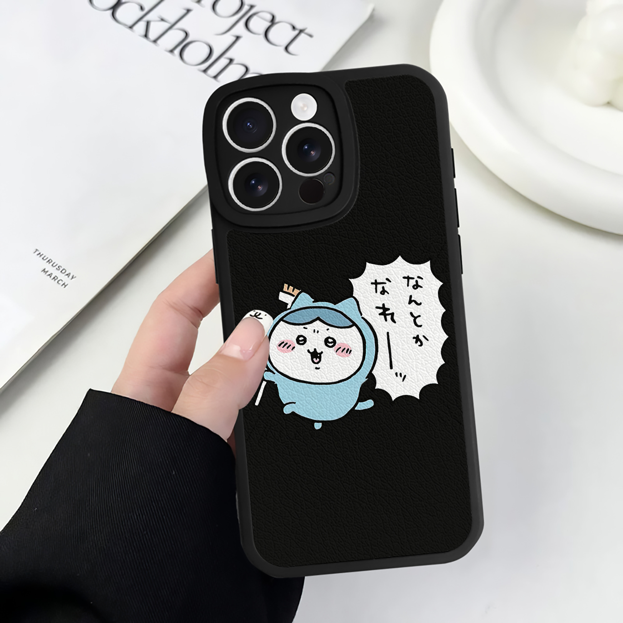 （画像用） ちいかわ ハチワレ Chii-kawa hachiware 【iPhone 16シリーズ対応】シリコンスマホケース（レザー調） 材質：シリコン